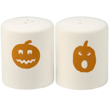 Load image into Gallery viewer, Jack O Lantern Salt and Pepper Shakers