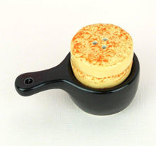 Load image into Gallery viewer, Biscuit and Skillet Pan Salt &amp; Pepper Shaker Set - the-southern-magnolia-too
