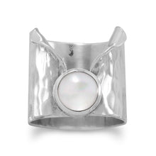 Load image into Gallery viewer, Hammered Mother of Pearl Lapel Design Ring - SoMag2