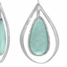 Load image into Gallery viewer, Green Glass and Cut Out Design Earrings on French Wire - SoMag2